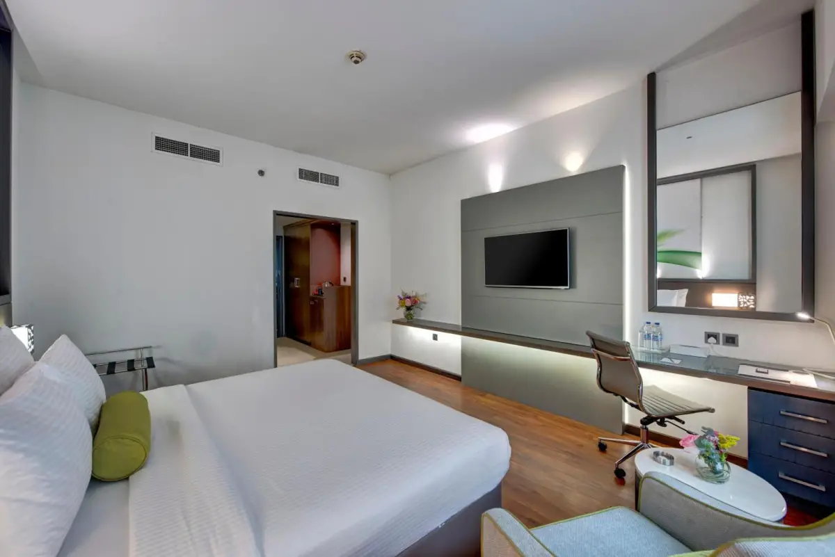 Howard Johnson Plaza by Wyndham Dubai Deira 6