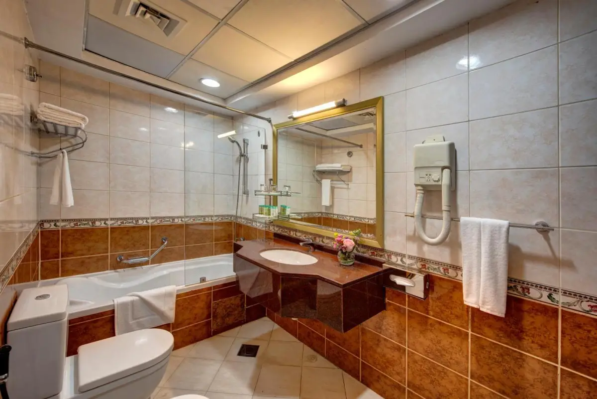 Howard Johnson Plaza by Wyndham Dubai Deira 7