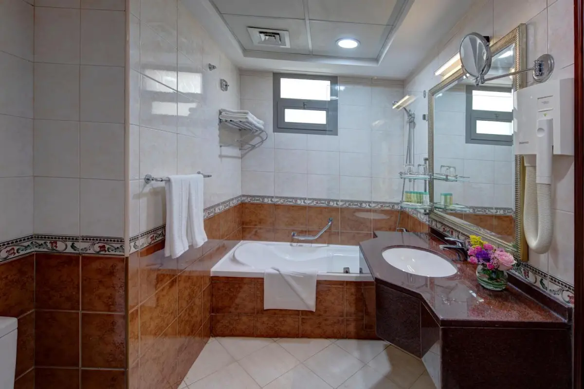 Howard Johnson Plaza by Wyndham Dubai Deira 9